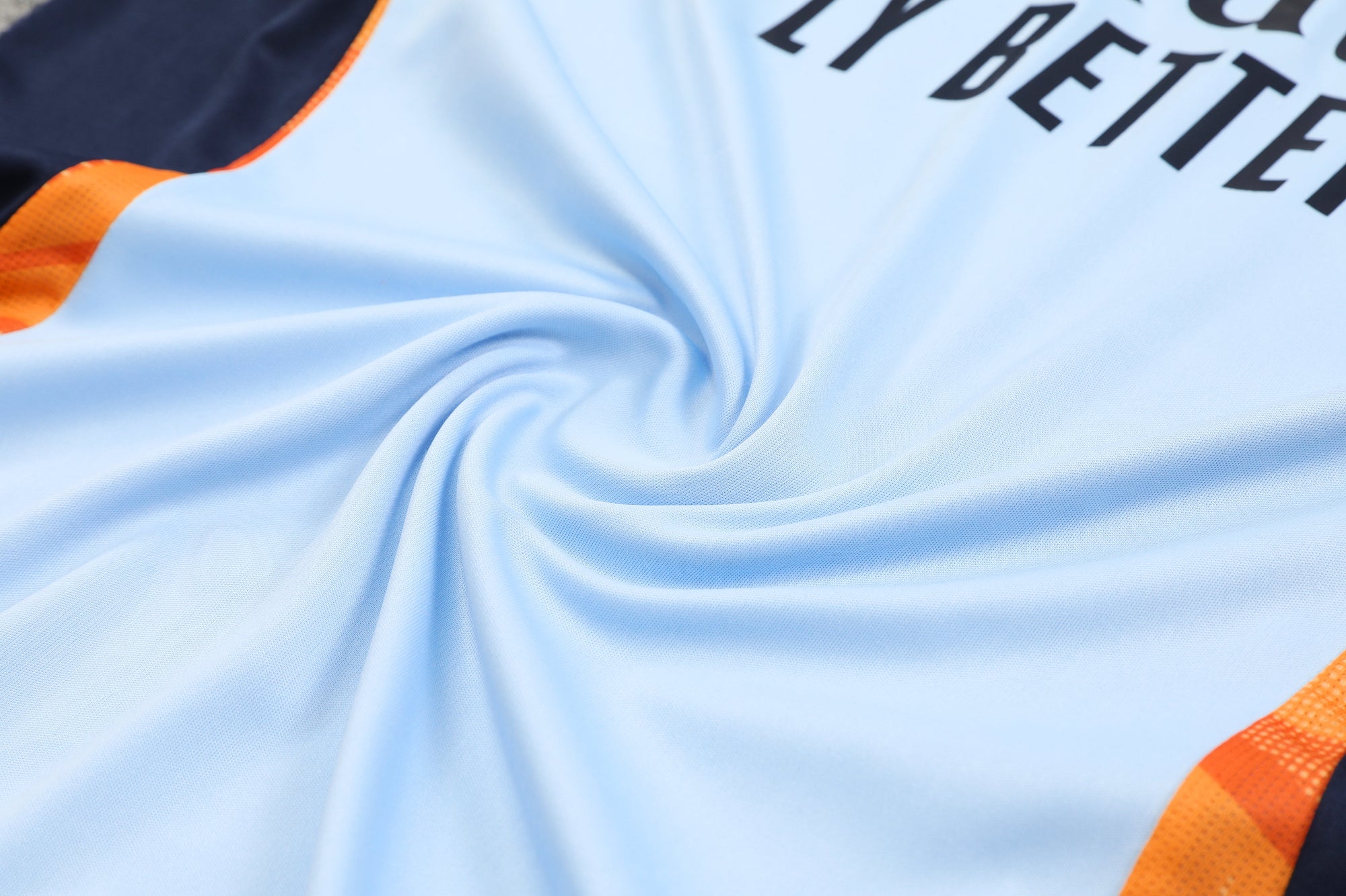 Kit Treino Real Madrid Adidas 24/25 - Camiseta Off White e Short Azul Marinho