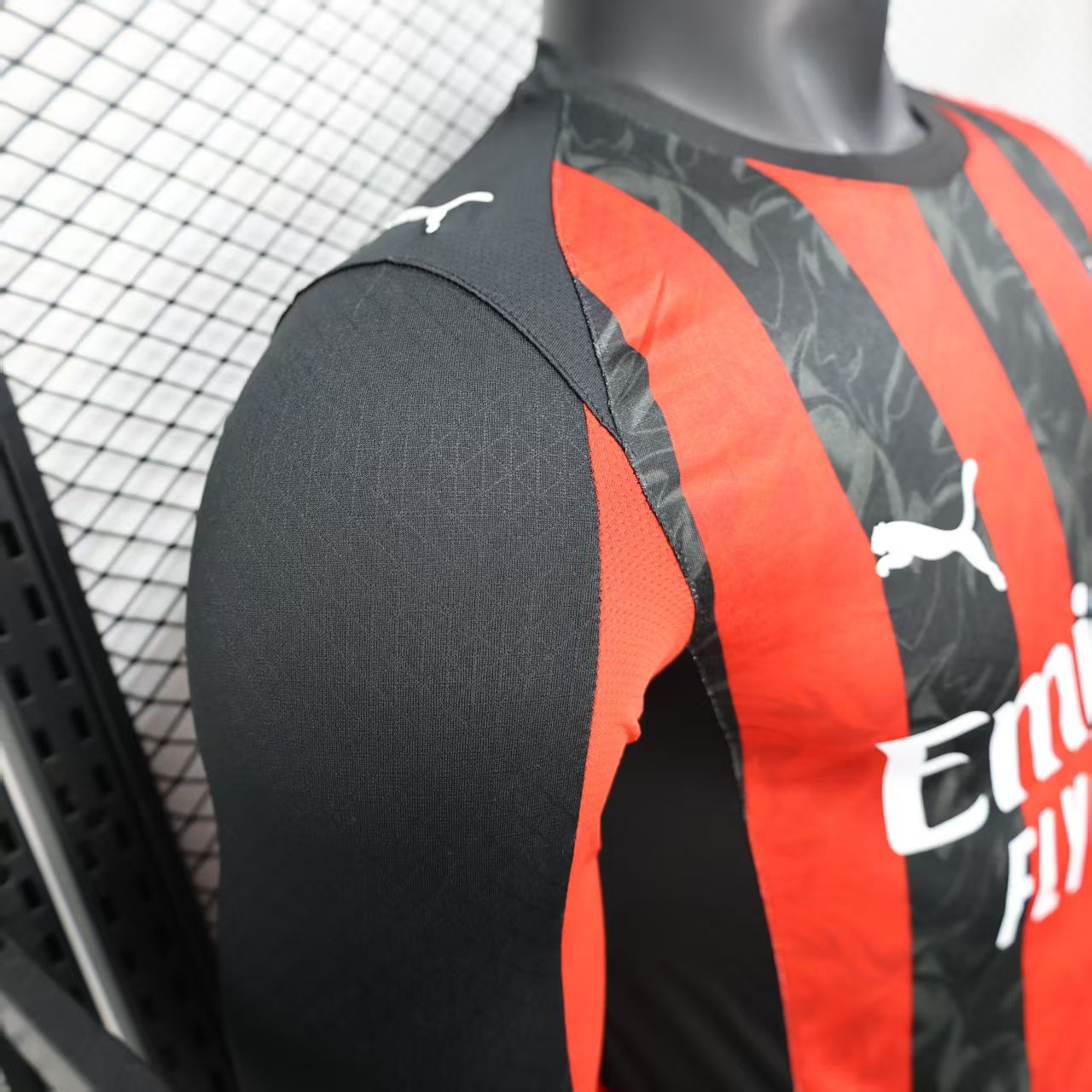 Camisa Milan 25/26 Manga Longa - Versão Jogador Puma Masculina - Vermelha e Preta