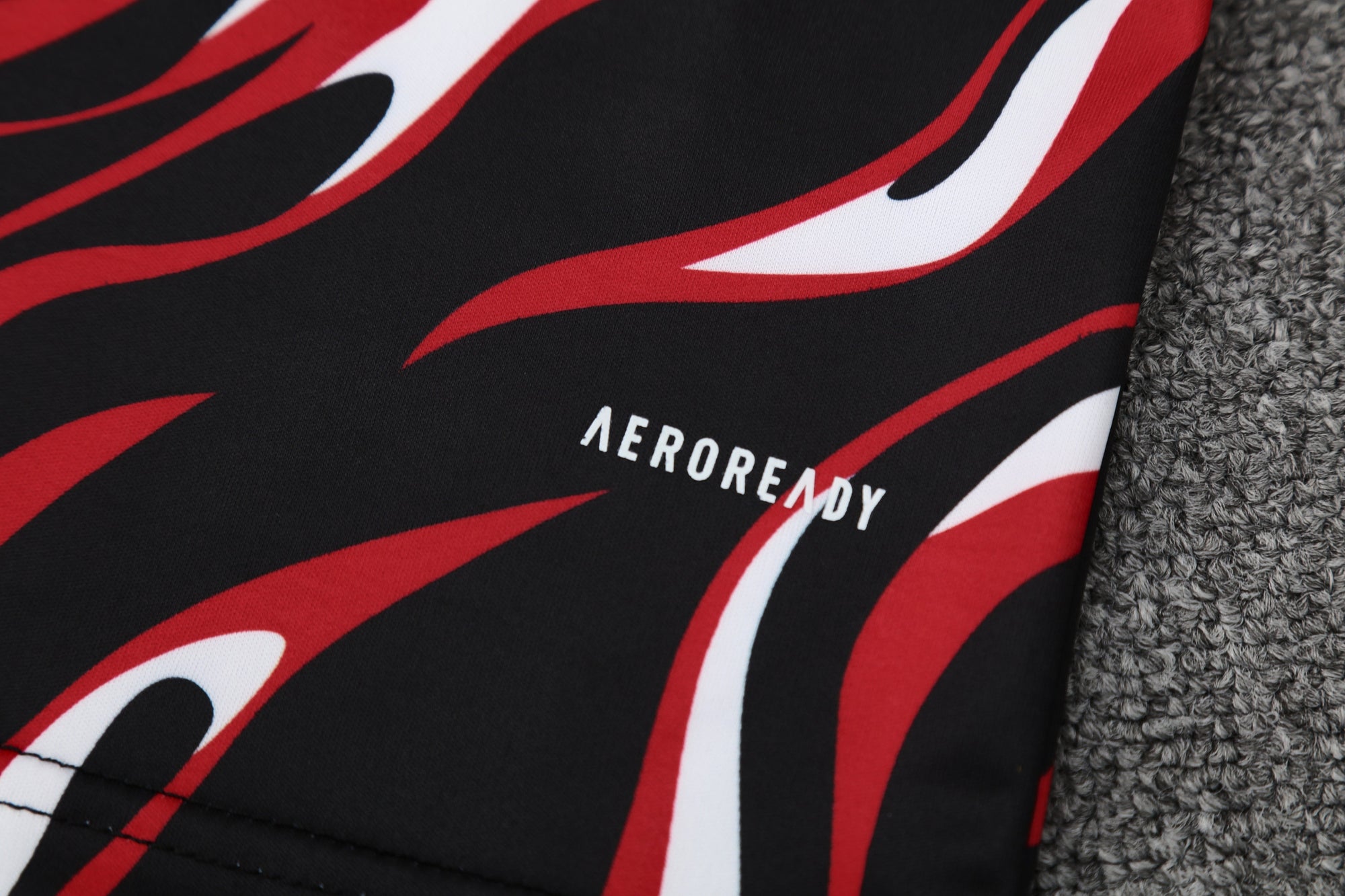 Kit Treino Manchester United 25/26 Masculino - Adidas Vermelho e Preto | Design em Chamas