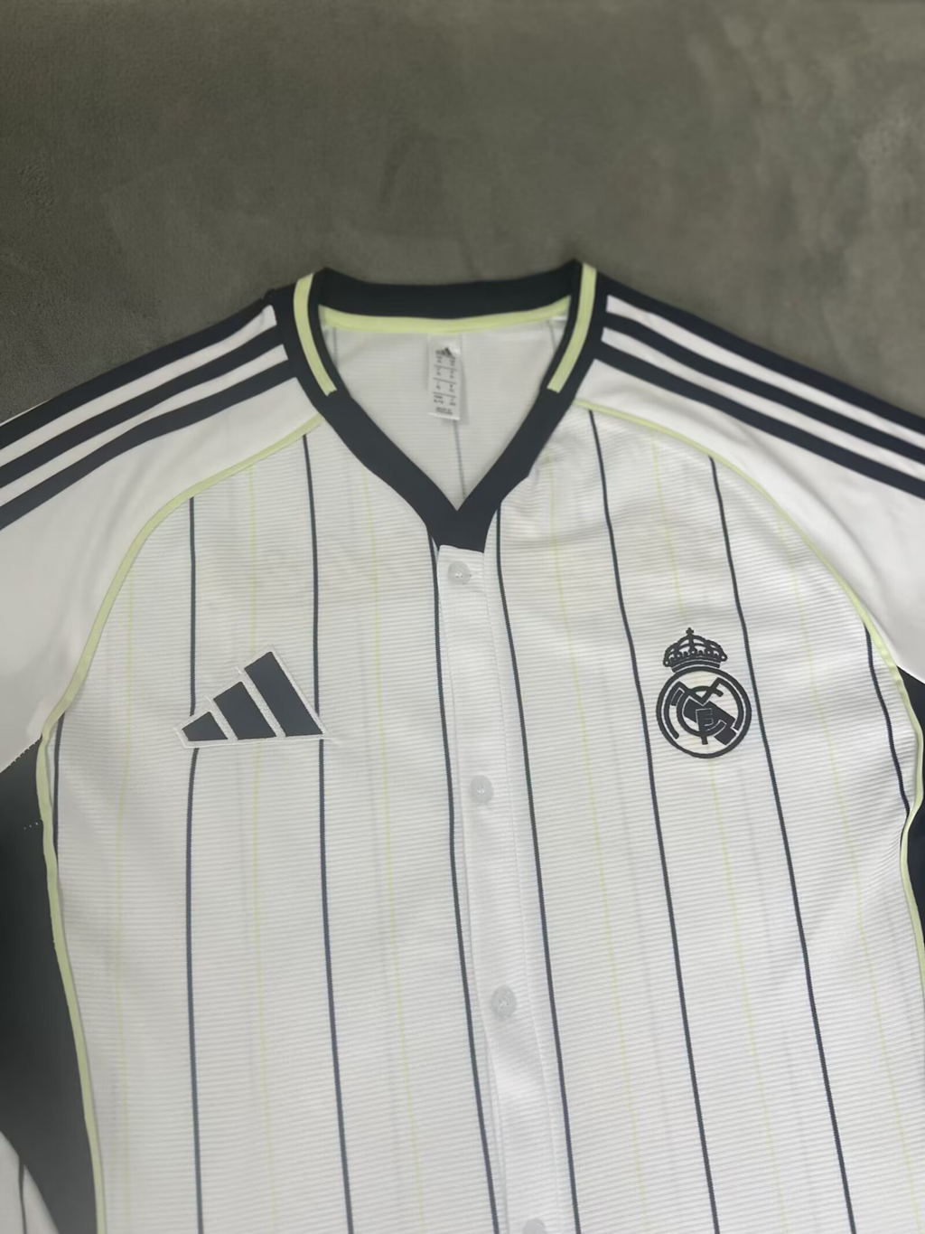 Camisa Real Madrid 2025 US Pack Lifestyle Adidas Masculina – Branca com Listras