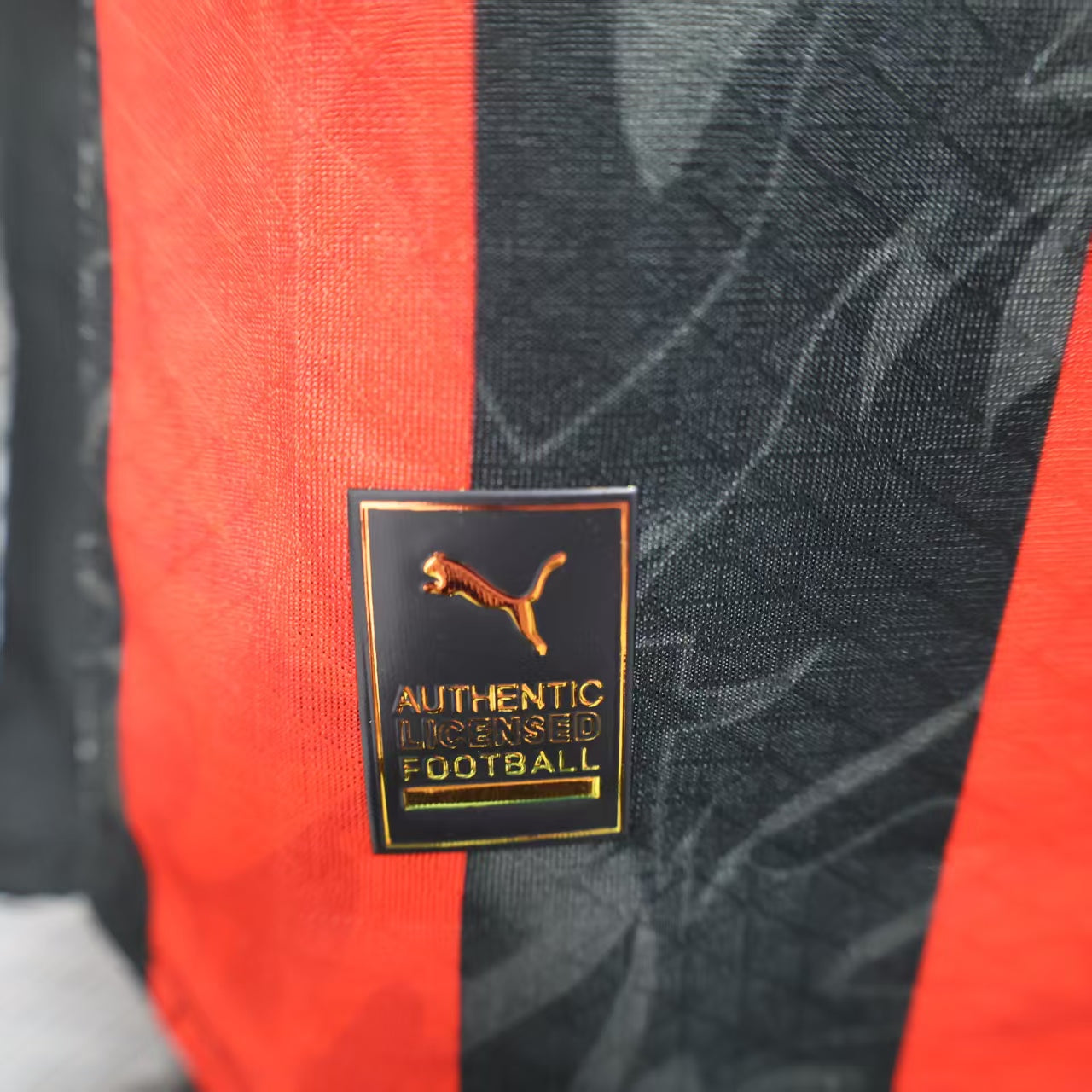 Camisa Milan 25/26 Manga Longa - Versão Jogador Puma Masculina - Vermelha e Preta